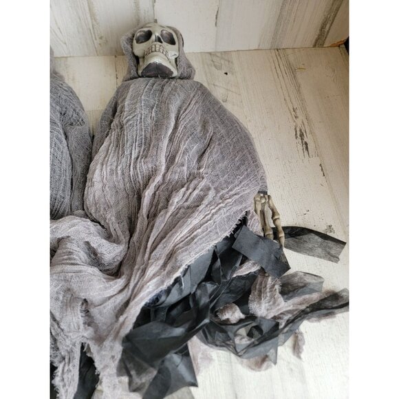 Scary grim reaper grey hanging skeleton Halloween set prop decor - Picture 6 of 9